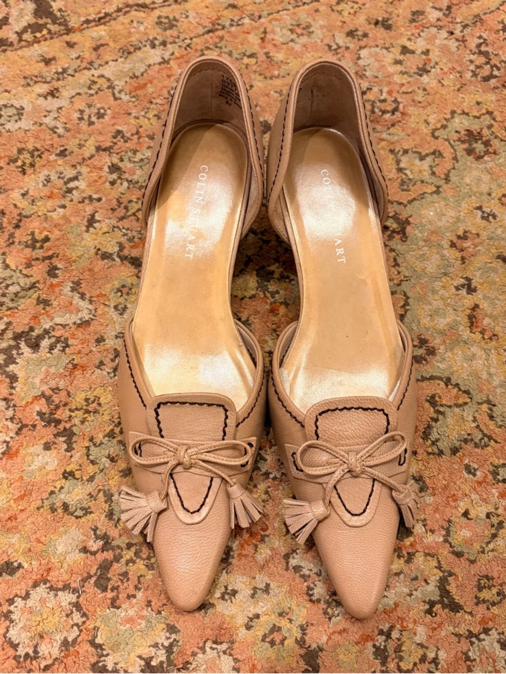 Vintage Y2K Colin Stuart tan pointed toe Kitten Heels with brown stitch detail